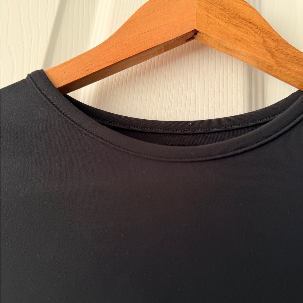SKIMS SOFT SMOOTHING SEAMLESS
T-SHIRT CYPRESS - Picture 5 of 5